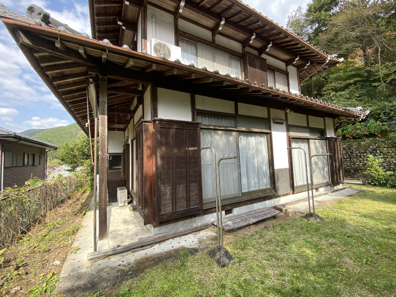 田舎暮らしの清心堂 温泉のまち 飛騨川を見下ろす高台の一軒家です